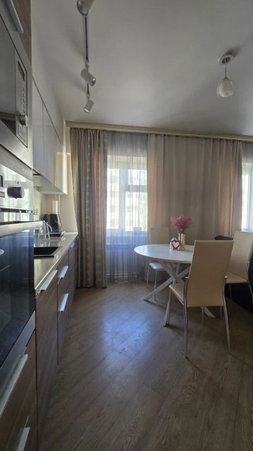 1 комн., 57 м², Монолитно-каркасный, ТЦ "Олонхо" 19