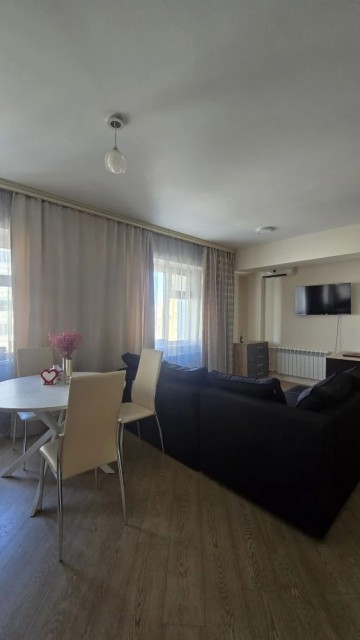 1 комн., 57 м², Монолитно-каркасный, ТЦ "Олонхо" 4