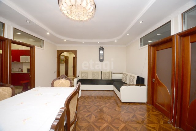 4 комн., 96 м², Монолитно-каркасный, Областная больница, рынок "Манньыаттаах" 4