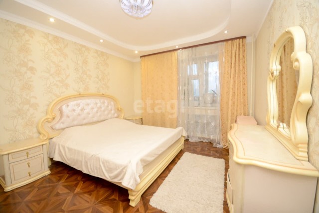 4 комн., 96 м², Монолитно-каркасный, Областная больница, рынок "Манньыаттаах" 7