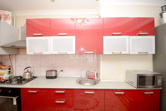 4 комн., 96 м², Монолитно-каркасный, Областная больница, рынок "Манньыаттаах" 12