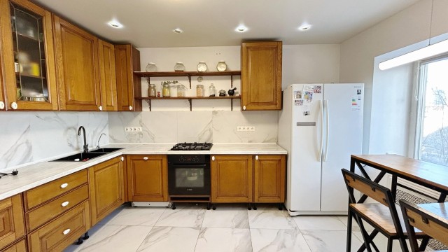 Больше 4 комн., 125 м², Инд. планировка, Областная больница, рынок "Манньыаттаах" 7