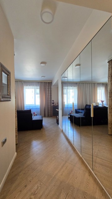 1 комн., 57 м², Монолитно-каркасный, ТЦ "Олонхо" 5