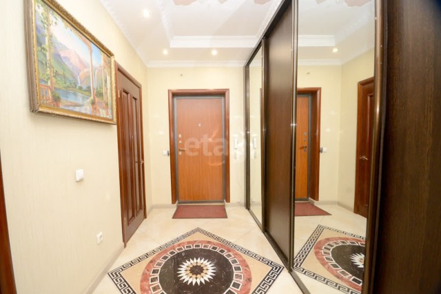 4 комн., 96 м², Монолитно-каркасный, Областная больница, рынок "Манньыаттаах" 16