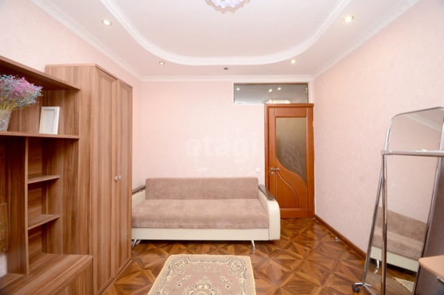 4 комн., 96 м², Монолитно-каркасный, Областная больница, рынок "Манньыаттаах" 6