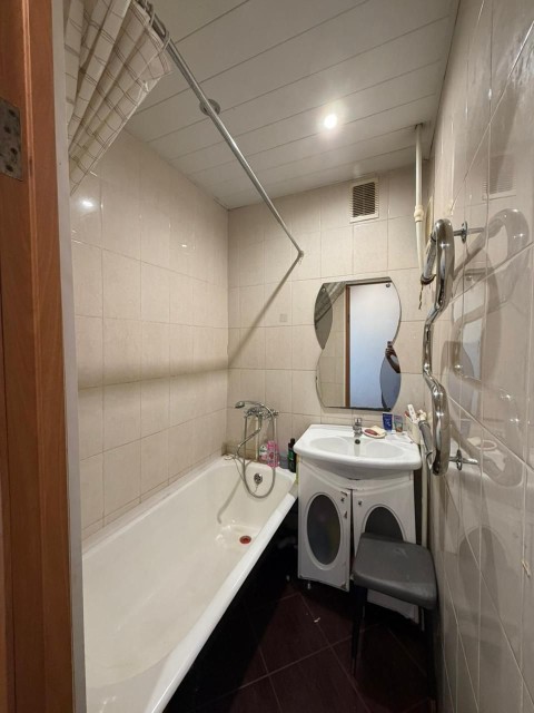 3 комн., Блочный, Дом быта 6