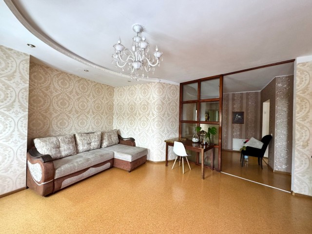 3 комн., 102 м², Инд. планировка, Крестьянский рынок, стадион "Туймаада" 3