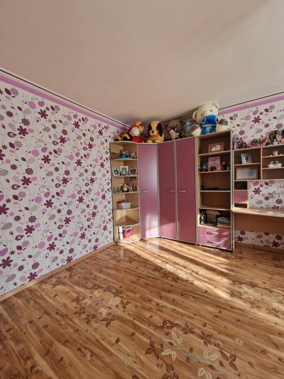 2 комн., 62.0 м², 2 эт.