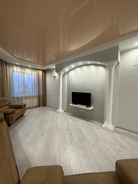 2 комн., 90.0 м², 6 эт.